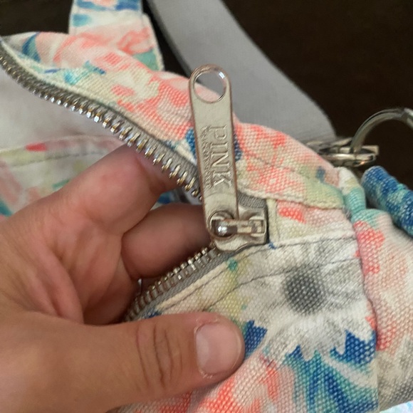 Multicolored with pastel flowers PINK duffle bag. - Picture 13 of 13